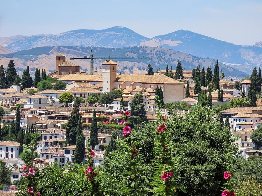 Grenada, Alhambra - widok na kościoły: San Nicolas i San Cristóbal