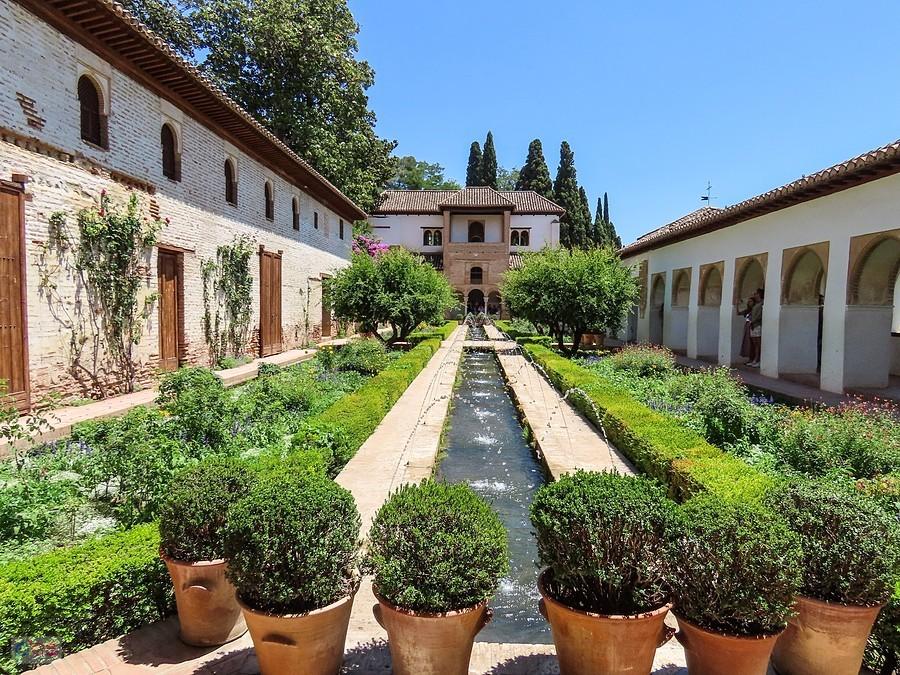 Generalife - Patio de la Acequia, widok na pawilon płd.