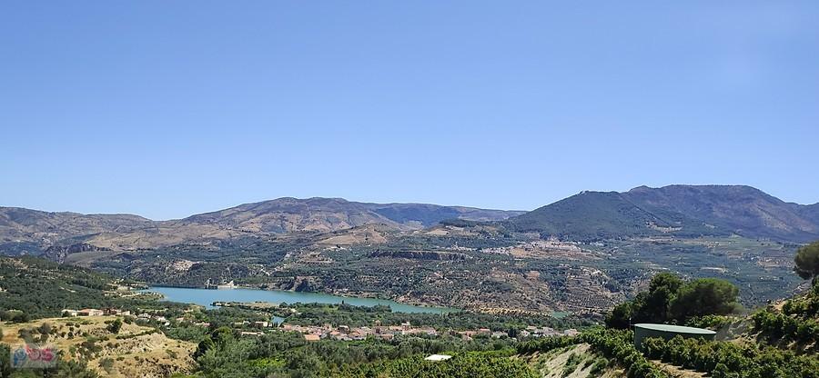 Embalse de Béznar - zbiornik na rzece Izbor