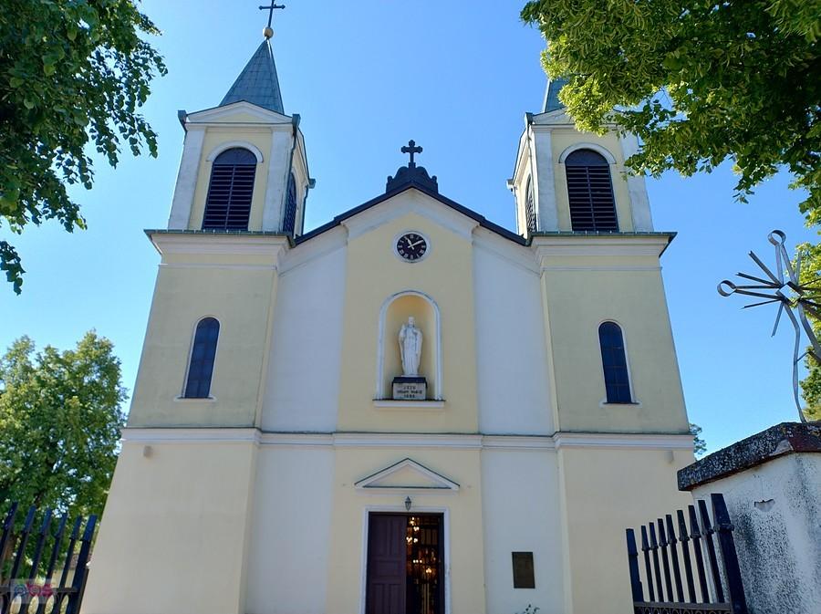 Kontrola czasu. Spieszy mu się.. Była 8.45