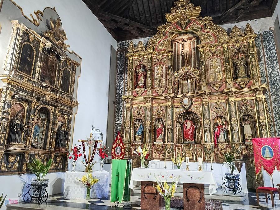 Ołtarz główny Iglesia Parroquial de la Santa Cruz