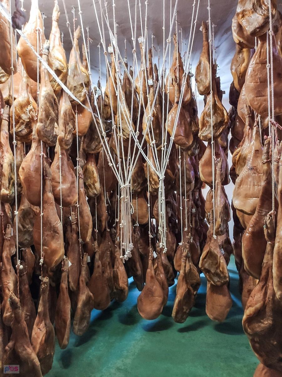 Jamón de Trevélez - jakaś mniejsza partia się trafiła i sznureczki są wolne