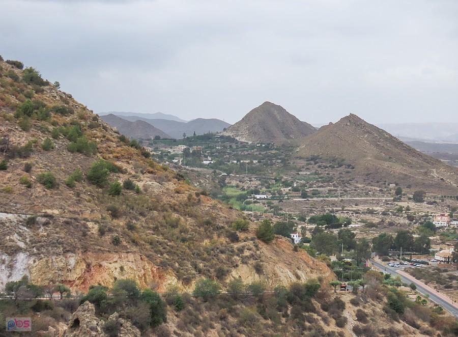 Widok na wzgórza po zach. stronie pueblo blanco Mojacar
