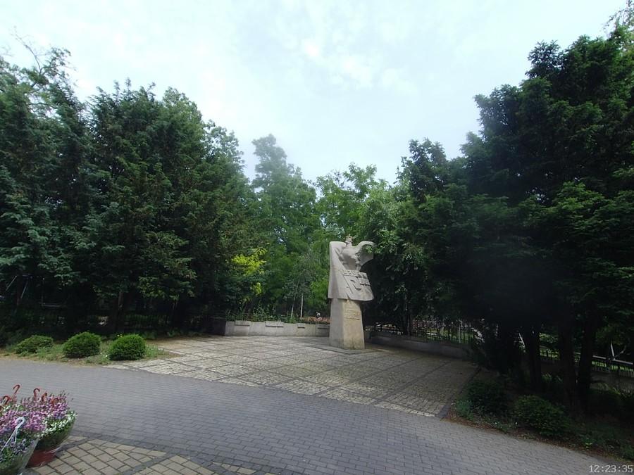 Milanówek, Pomnik Bohaterów
