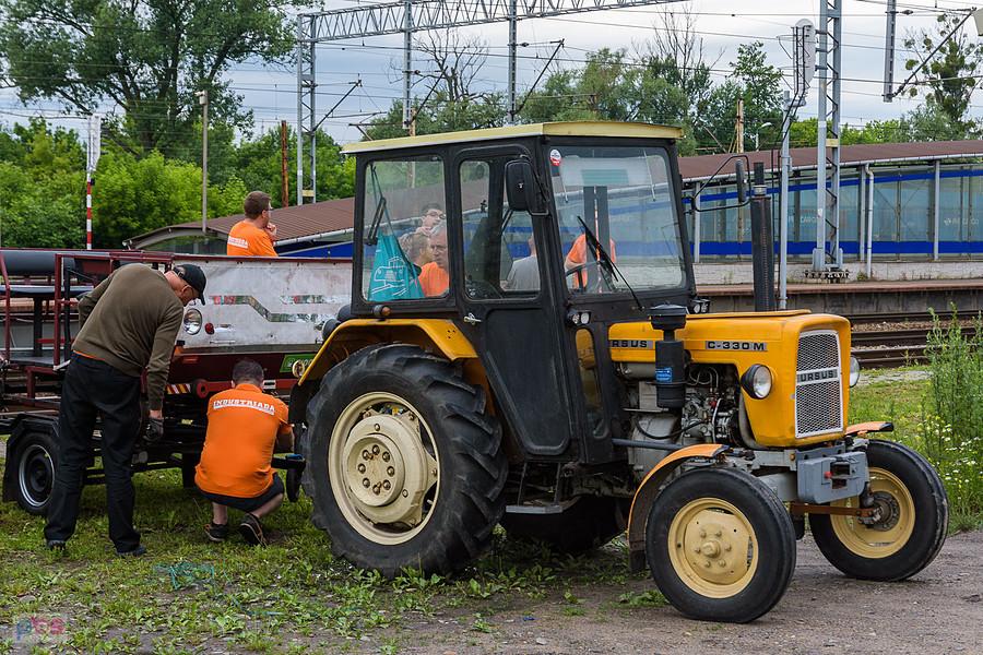 Ursus C-330M oraz drezyna DL06 wraz z doczepką po zakończonej Industriadzie