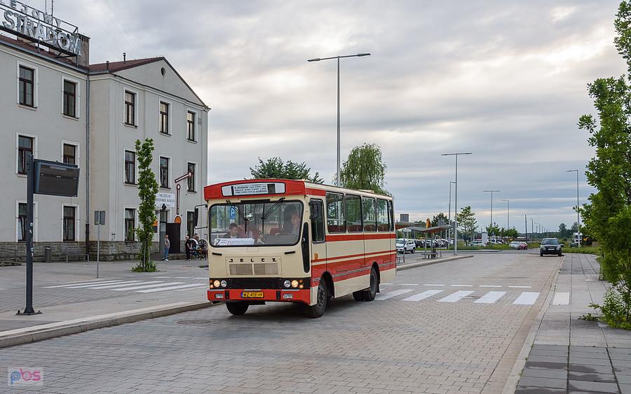 Częstochowa Stradom - powrót autobusów po zakończonych kursach z okazji Industriady - Jelcz 080