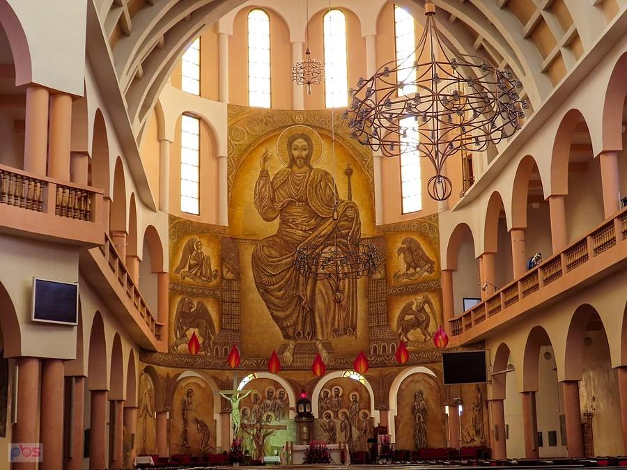 Prezbiterium - Chrystus w otoczeniu ewangelistów przedstawionych symbolicznie