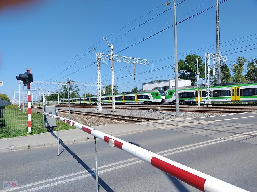 Na przejeździe kolejowym w Ożarowie