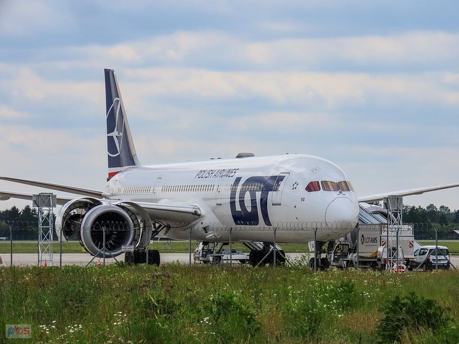 Dreamliner wietrzy sobie silniki na płycie cargo