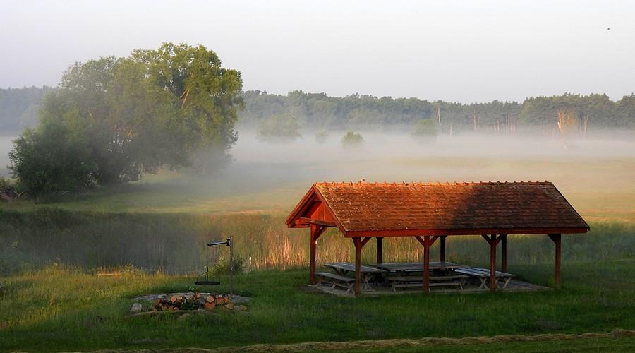 Mieszanina słońca i mgieł