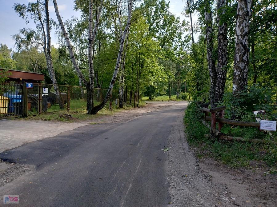 Wyremontowali drogę przy jednostce wojskowej. Wreszcie
