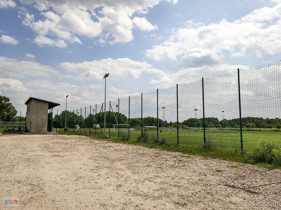 W szczerym polu usadowiła się Akademia Piłkarska Progres Warszawa