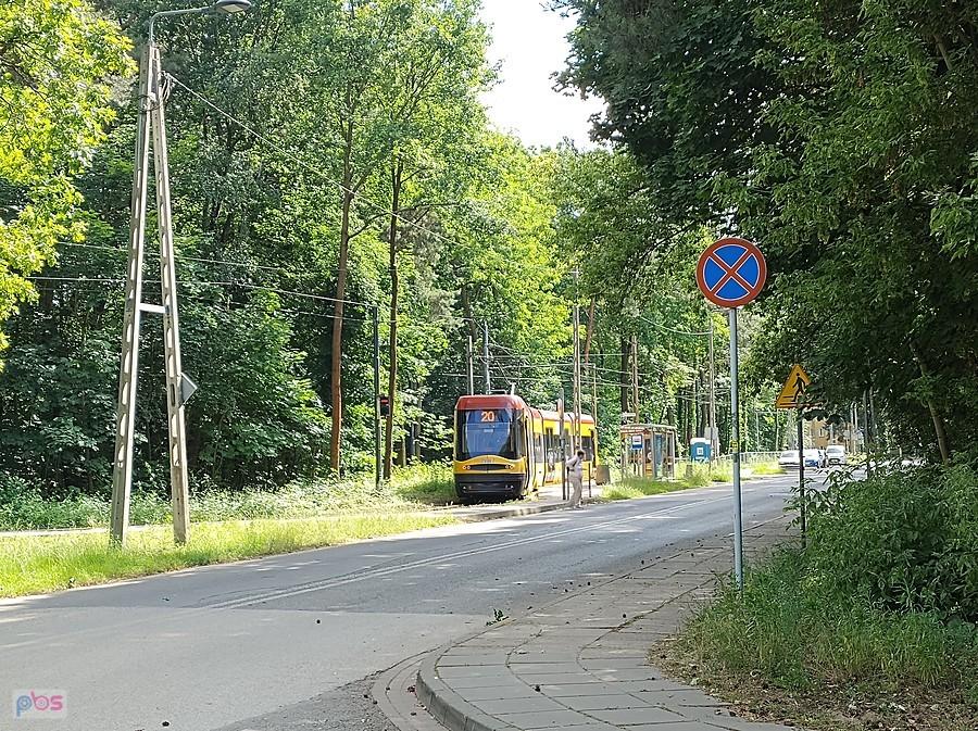 20 na pętli Boernerowo. czytałam, że to najpiękniejsza pętla tramwajowa w Warszawie
