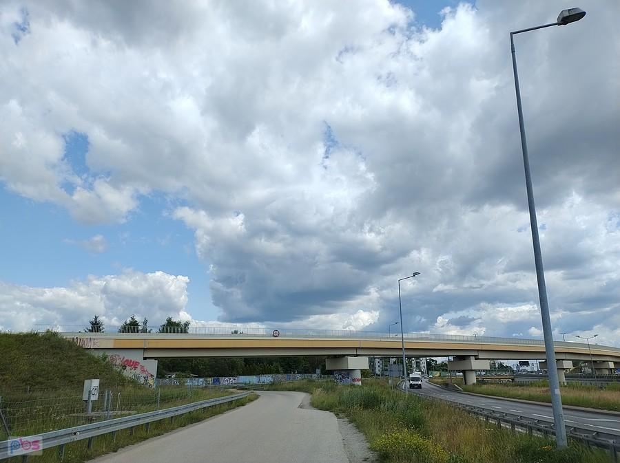 Chmury nad wiaduktem