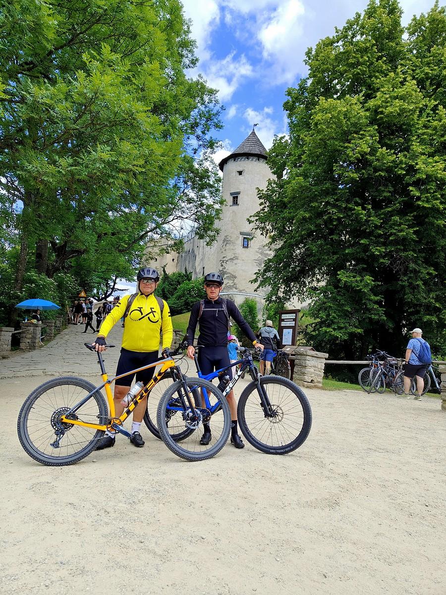 Przy zamku w Niedzicy.