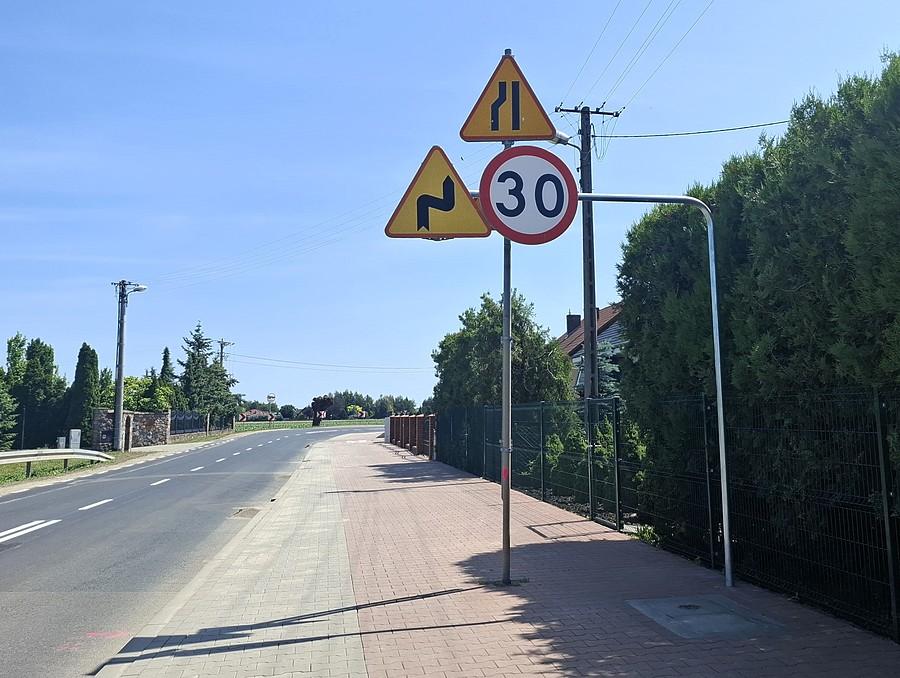 Słup na samym środku śmieszki