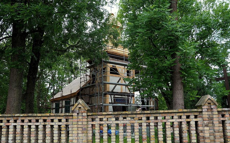 Św. Wojciech, kościółek w remoncie.