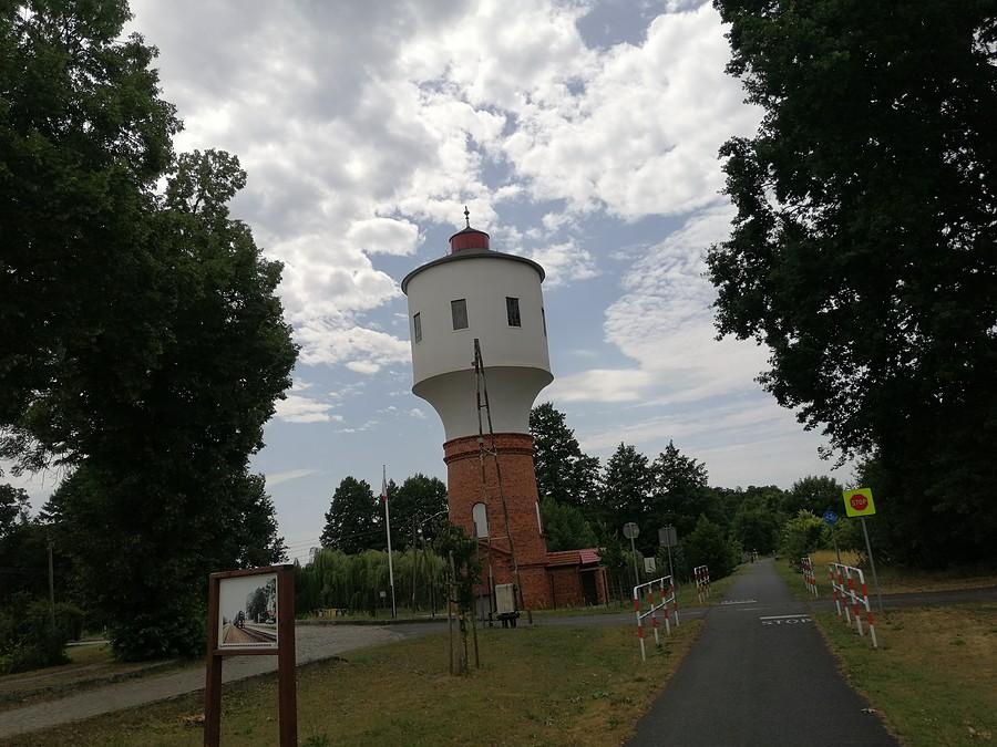 Ścieżka rowerowa po kolejce wąskotorowej na trasie Konotop - Stypułów.