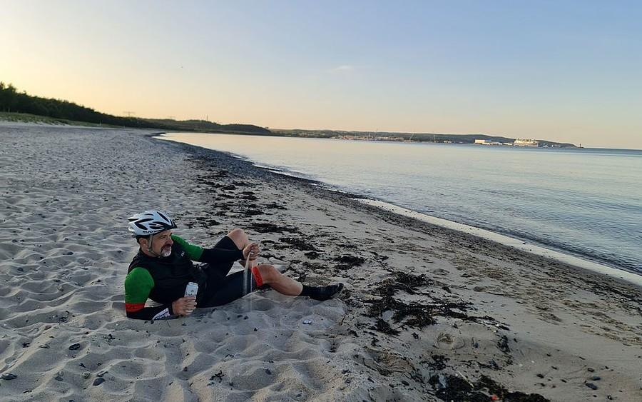 Dawno mnie nie było w pozycji leżącej na plaży, więc ... :)
