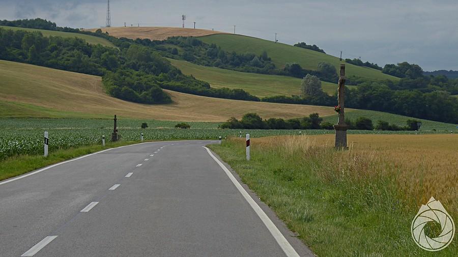 jazda szeroką dolinką pomiędzy Bardejovem i Giraltovcami, okolice Kurimy
