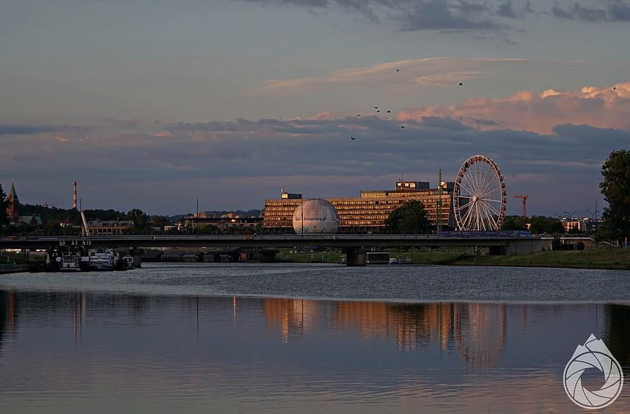 poranek nad Wisłą przy Wawelu