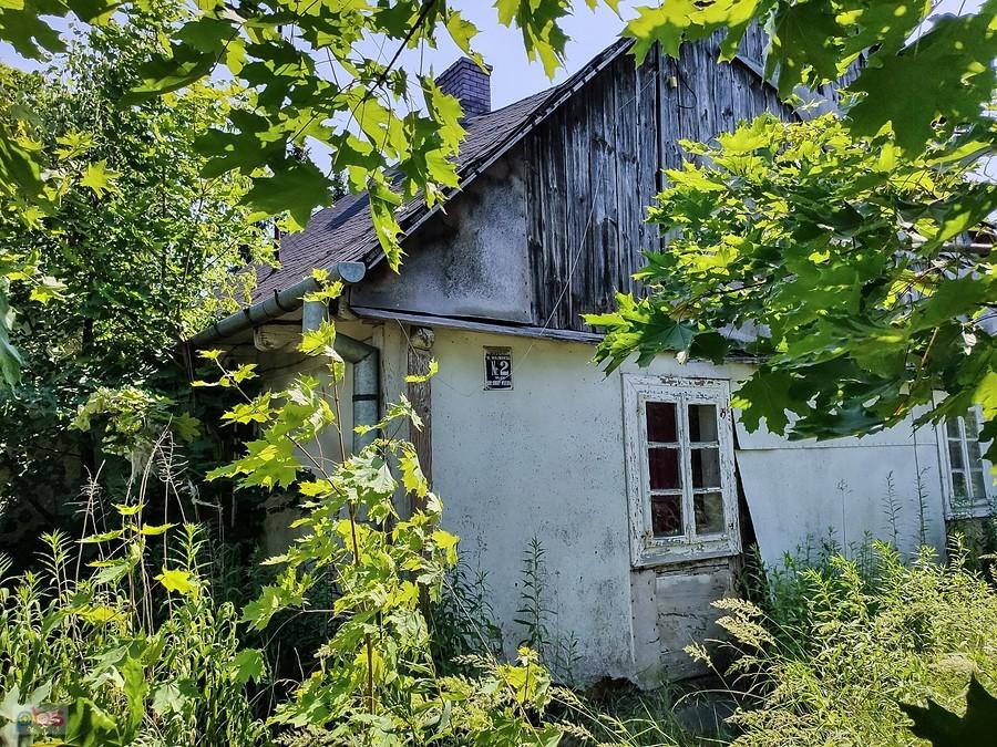 Uchowała się stara chata w Jeziornie