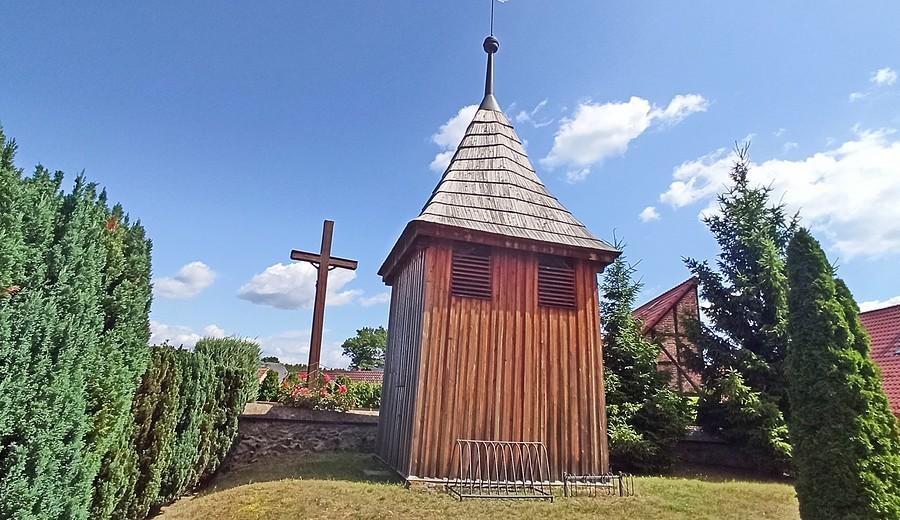 Dzwonnica z XVIII w. przy kościele w Rudnie