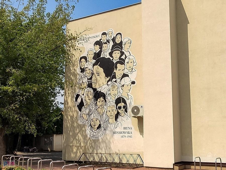 Mural na Szkole Podstawowej przy ul. Sarabandy