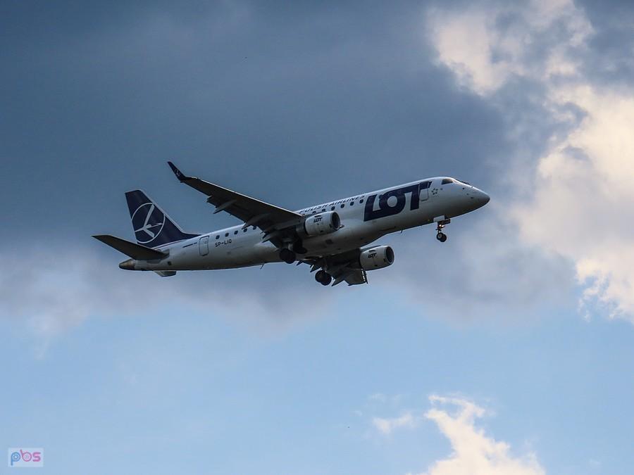 Embraer LOT przyleciał z Wiednia