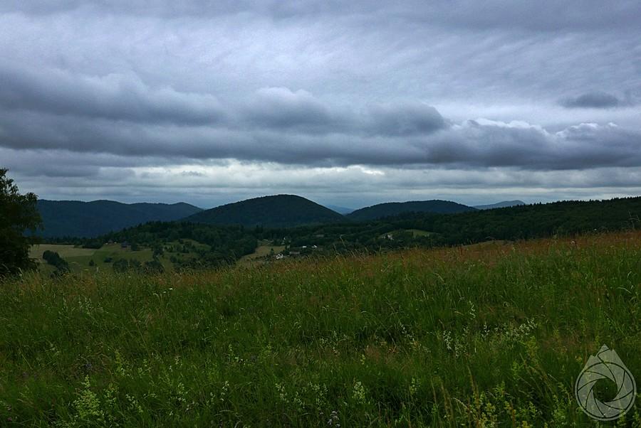 deszczowe chmury nad Pieninami Gorlickimi