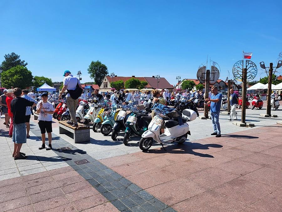 Vespy na rynku w Olsztynie