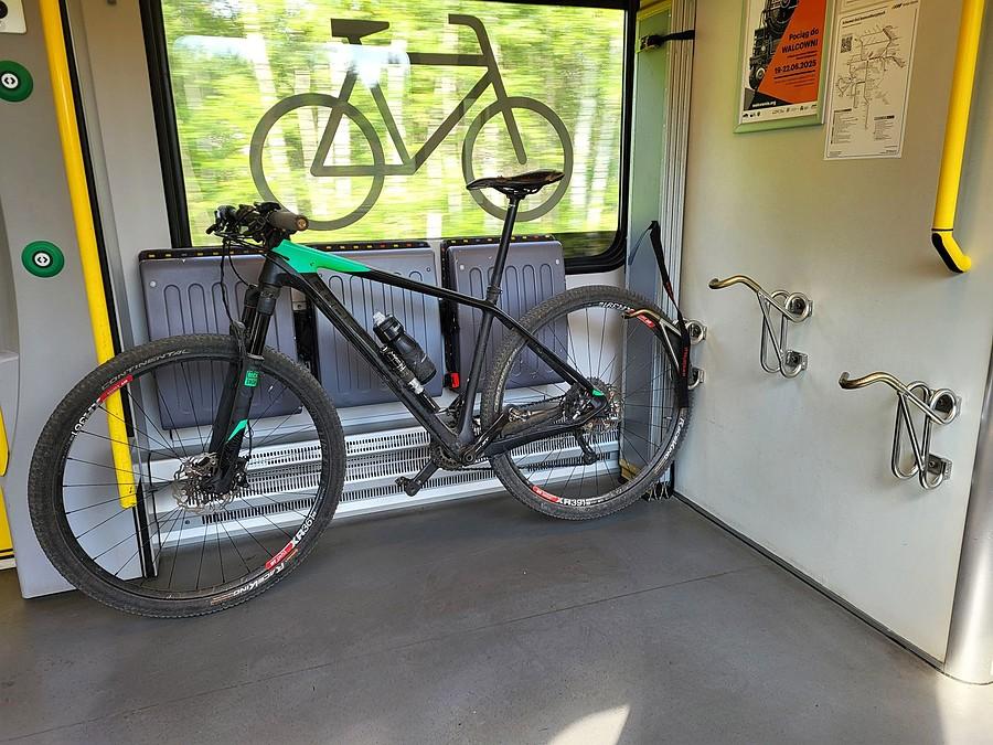 Nowe stojaki rowerowe w PKP