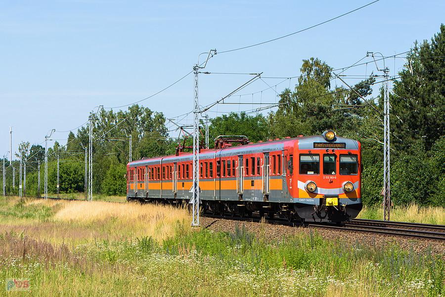 Szlak: podg. Wyczerpy - Częstochowa, linia D29-1. EN57-1402 jako poc. Regio 14217 relacji: Radomsko - Częstochowa jedzie wzdłuż ul. Solnej.