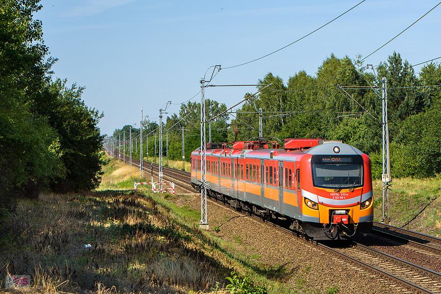 Szlak: podg. Wyczerpy - Częstochowa, linia D29-1. EN57AL-2112 jako poc. Regio 14219 relacji: Radomsko - Częstochowa.