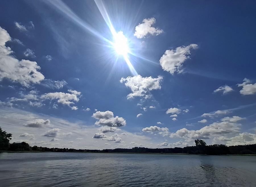 Słońce nad jeziorem Lusowskim