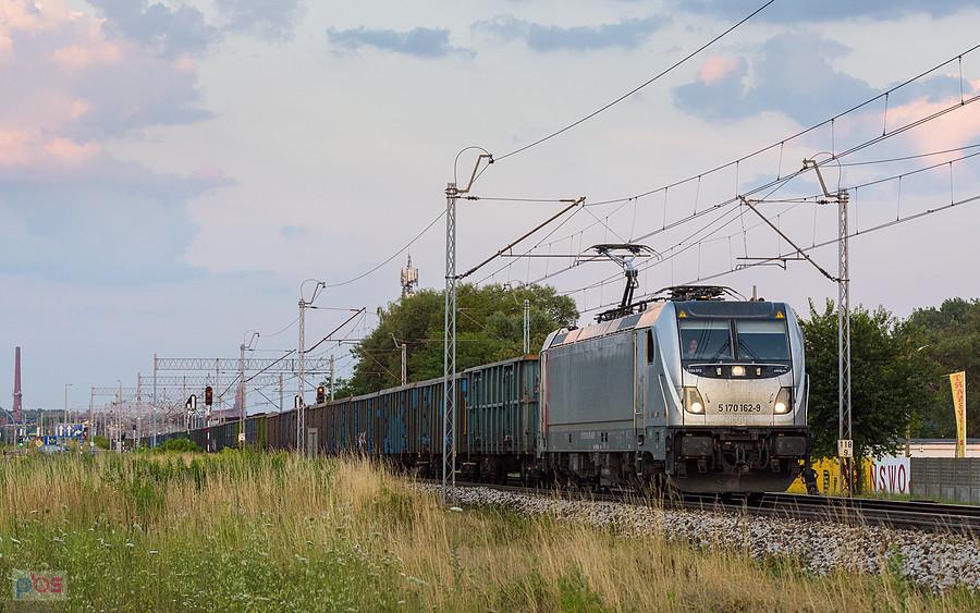 TRAXX DC3 (E594-012) rozpędza się po odjeździe ze stacji Częstochowa Stradom, wyjeżdżając na szlak w kierunku Częstochowy Gnaszyn, linia D29-61.