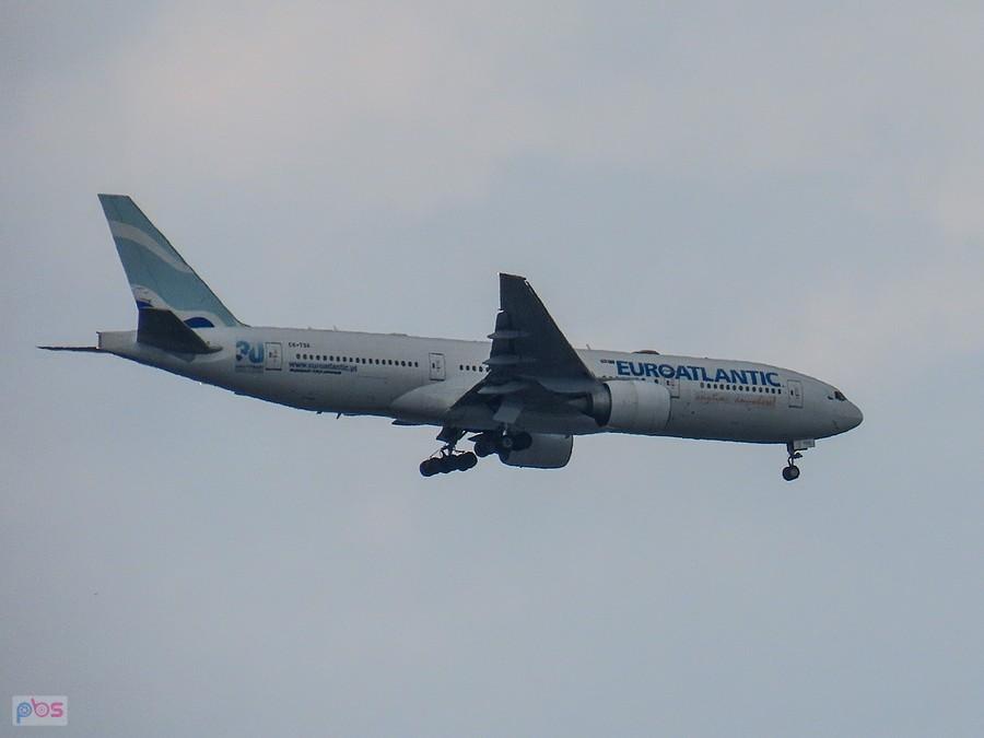 Boeing 777 Euroatlantic Airways szykuje się do lądowania