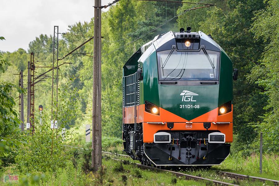 Szlak: Poraj - Częstochowa Mirów, linia D29-155. 311D1-08 świeżo po rewizji jedzie w kierunku Częstochowy Stradom.