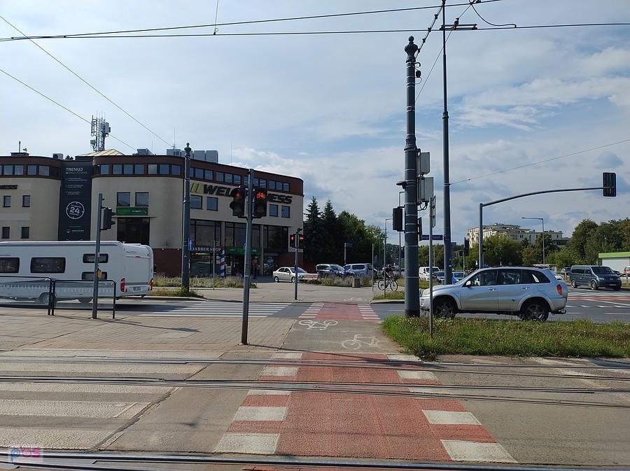 Złapało mnie czerwone w połowie jezdni