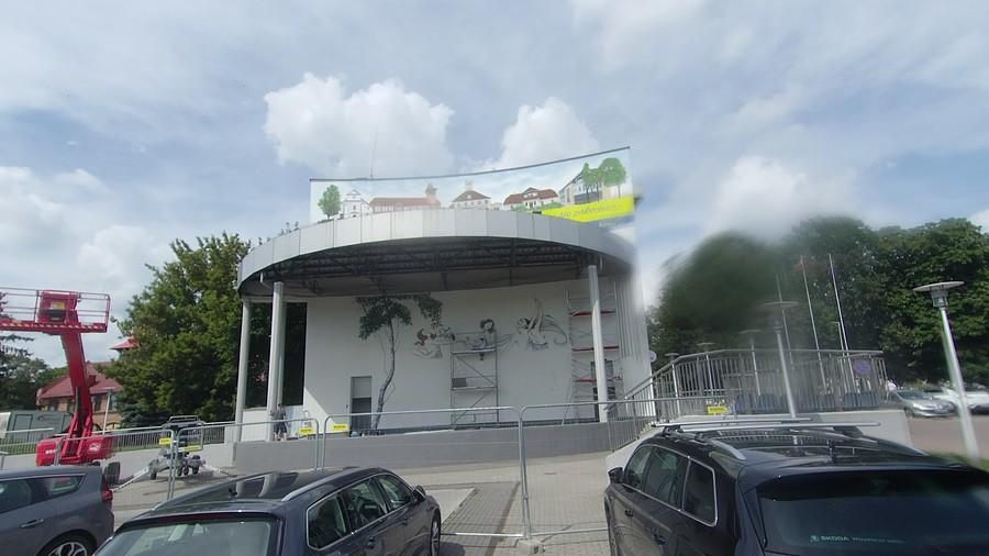 Mural w Błoniu na Domu Kultury