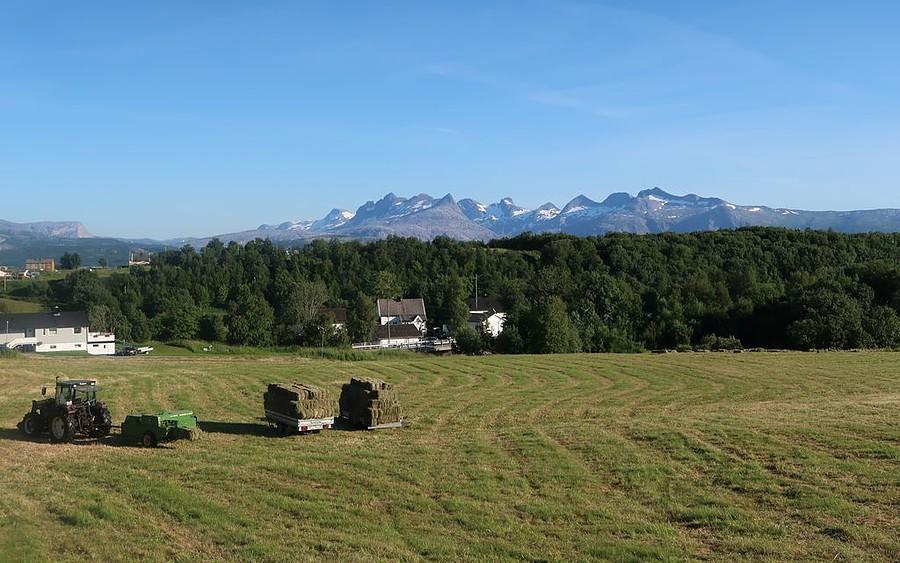 To już na stałym lądzie. Widok prawie jak na naszym Podhalu na Tatry :)