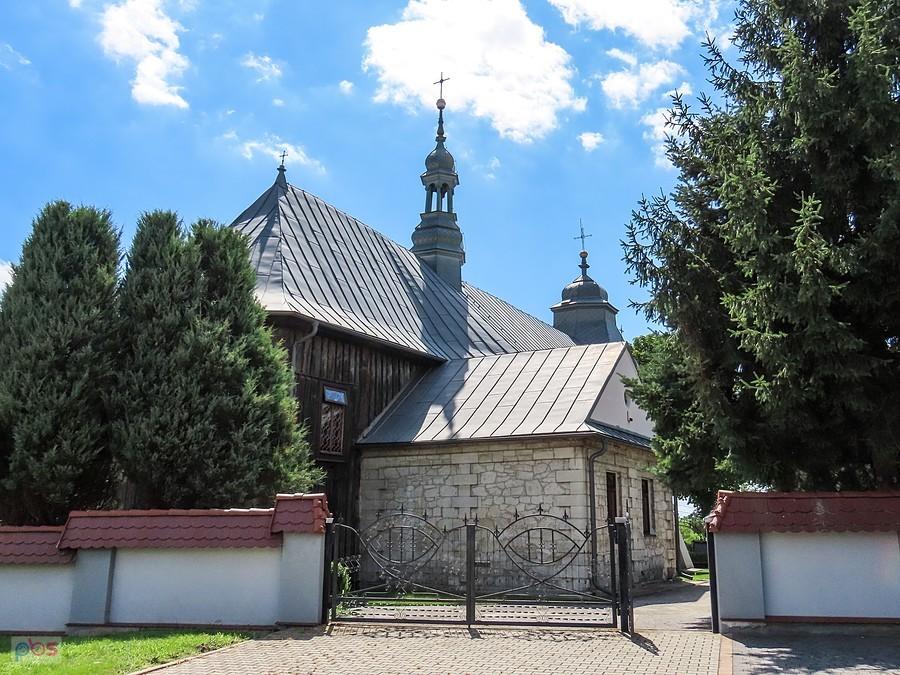 Kościół w Świniarach od strony wsch.