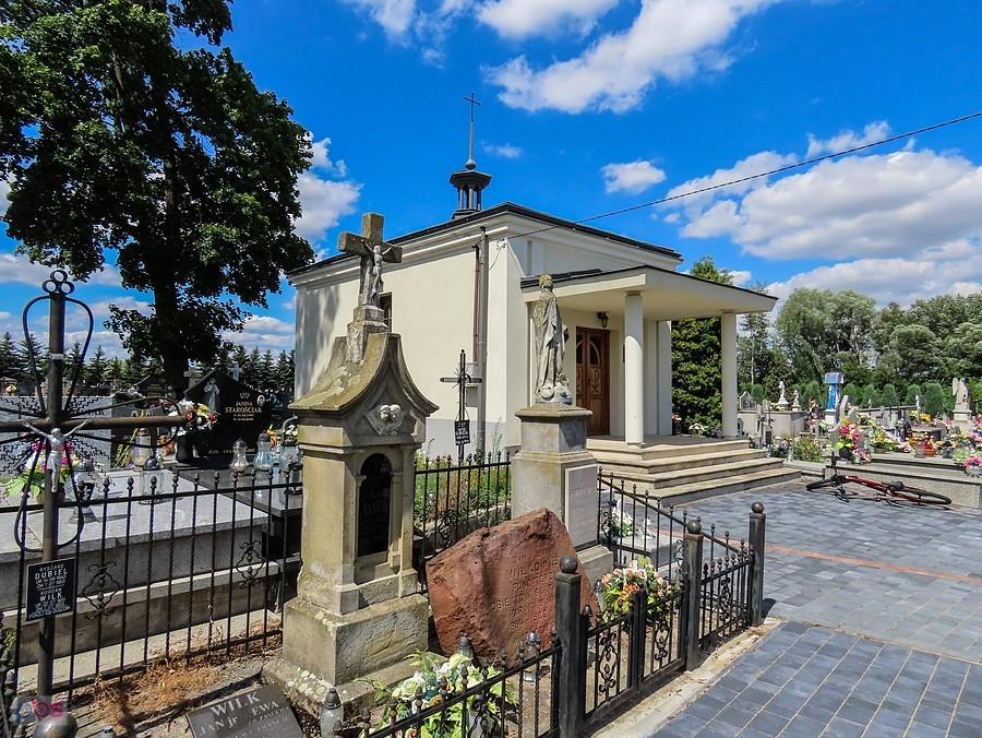Kaplica na cmentarzu w Świniarach