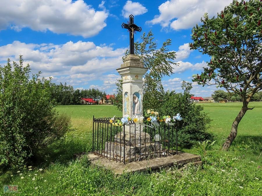 Kapliczka gdzieś pod Ludwinowem