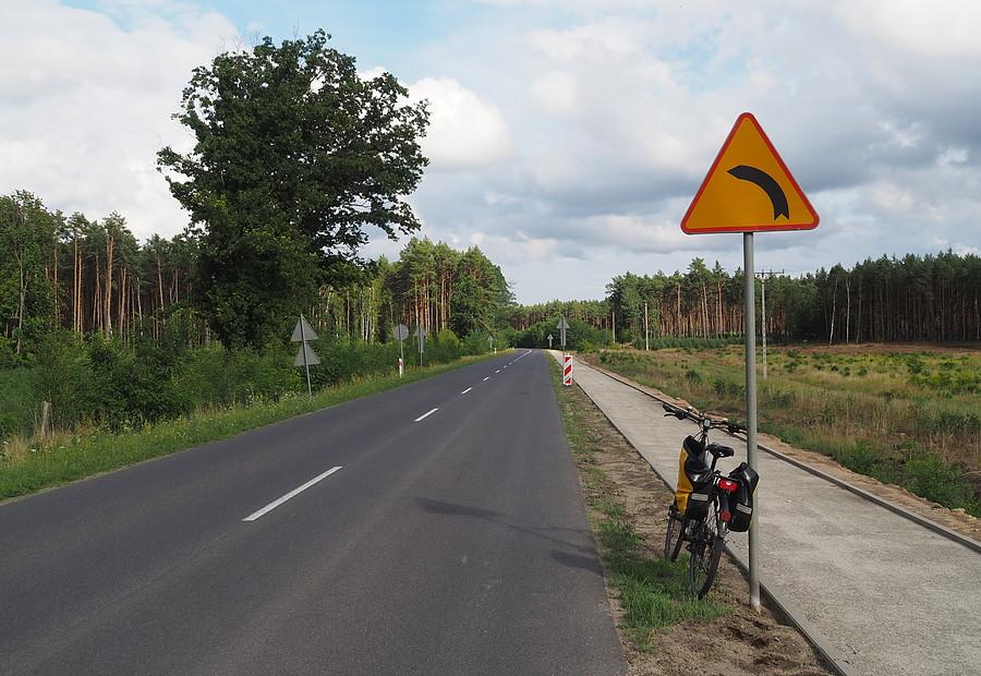 Powstająca ścieżka rowerowa od strony Słubic w kierunku Gajca