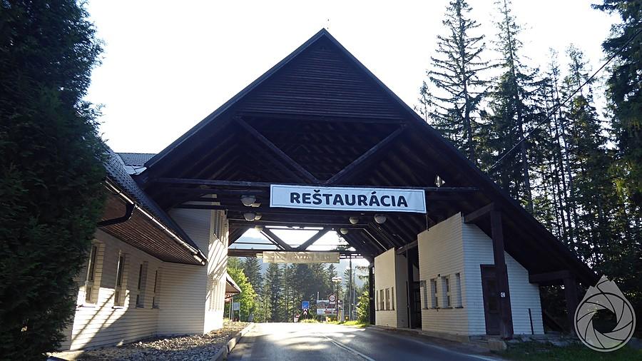 na hranicy stary priestor przerobiony jest na klimatyczną restaurację