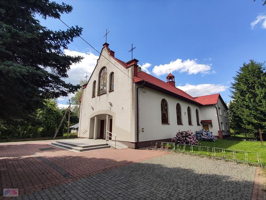 Kościół w Brzostkowie