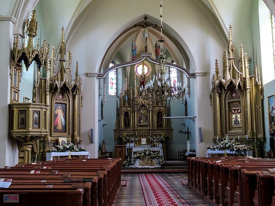 Wnętrze kościoła w Ostrowcach