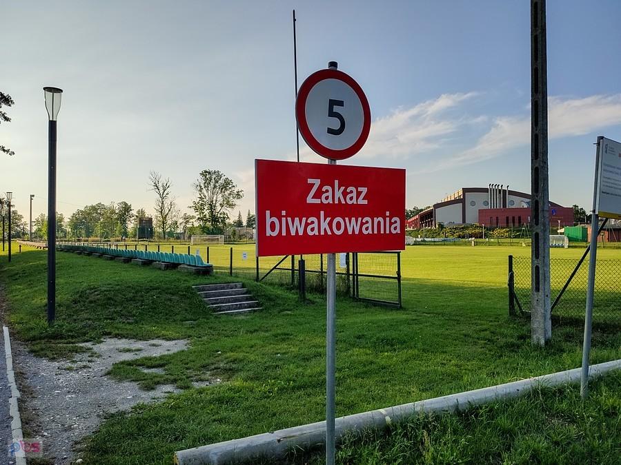 Tabliczka przy basenach uzdrowiskowych w Solcu Zdroju