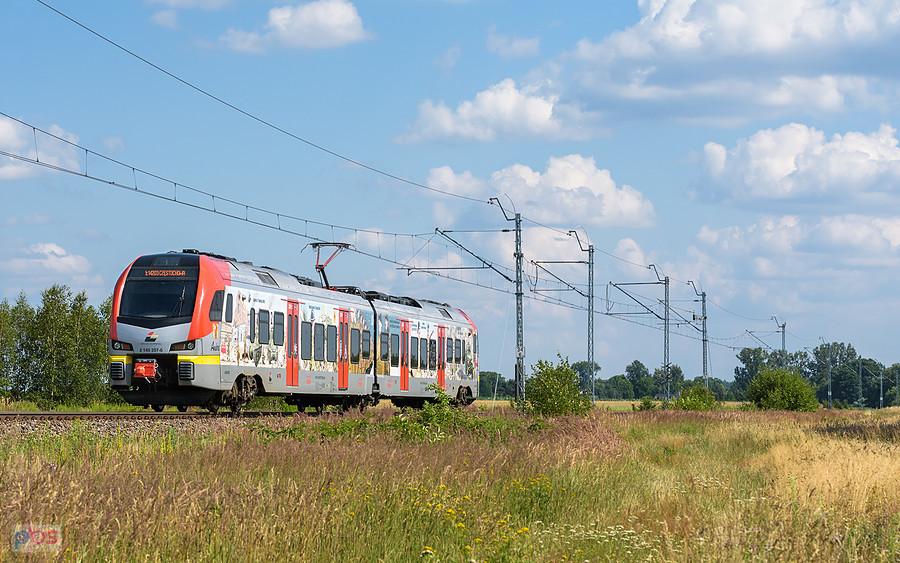 Szlak: Biała Pajęczańska - Brzeźnica nad Wartą, linia D29-146. L-4268-008 jako poc. L-14203 Ł relacji: Łódź Fabryczna - Częstochowa mija pola we wsi Wistka.